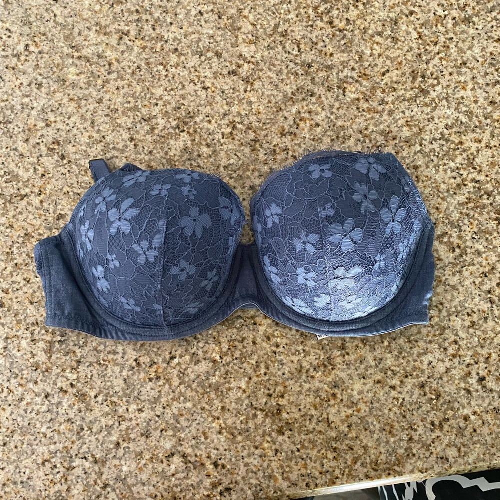 Victorias Secret lined Demi bra 34DD. NWOT.